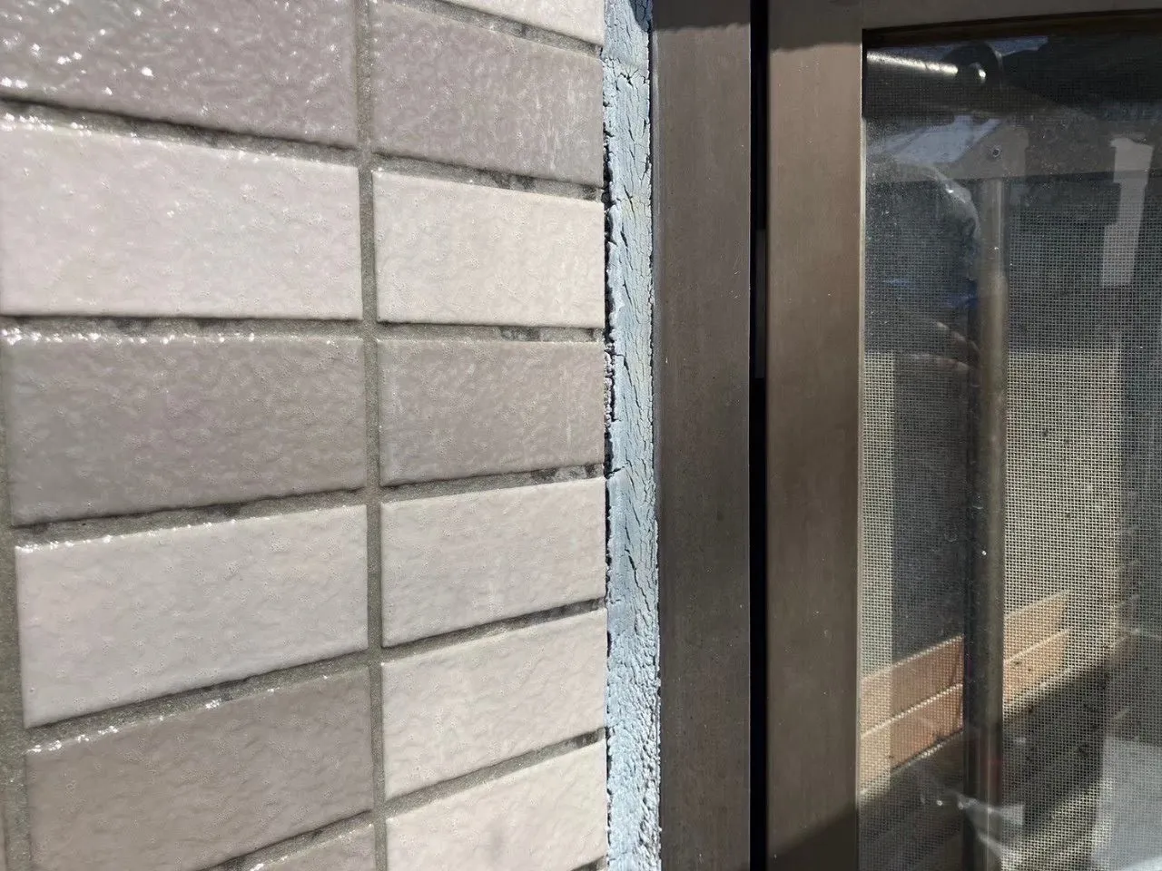 シーリング工事の施工写真 1枚目